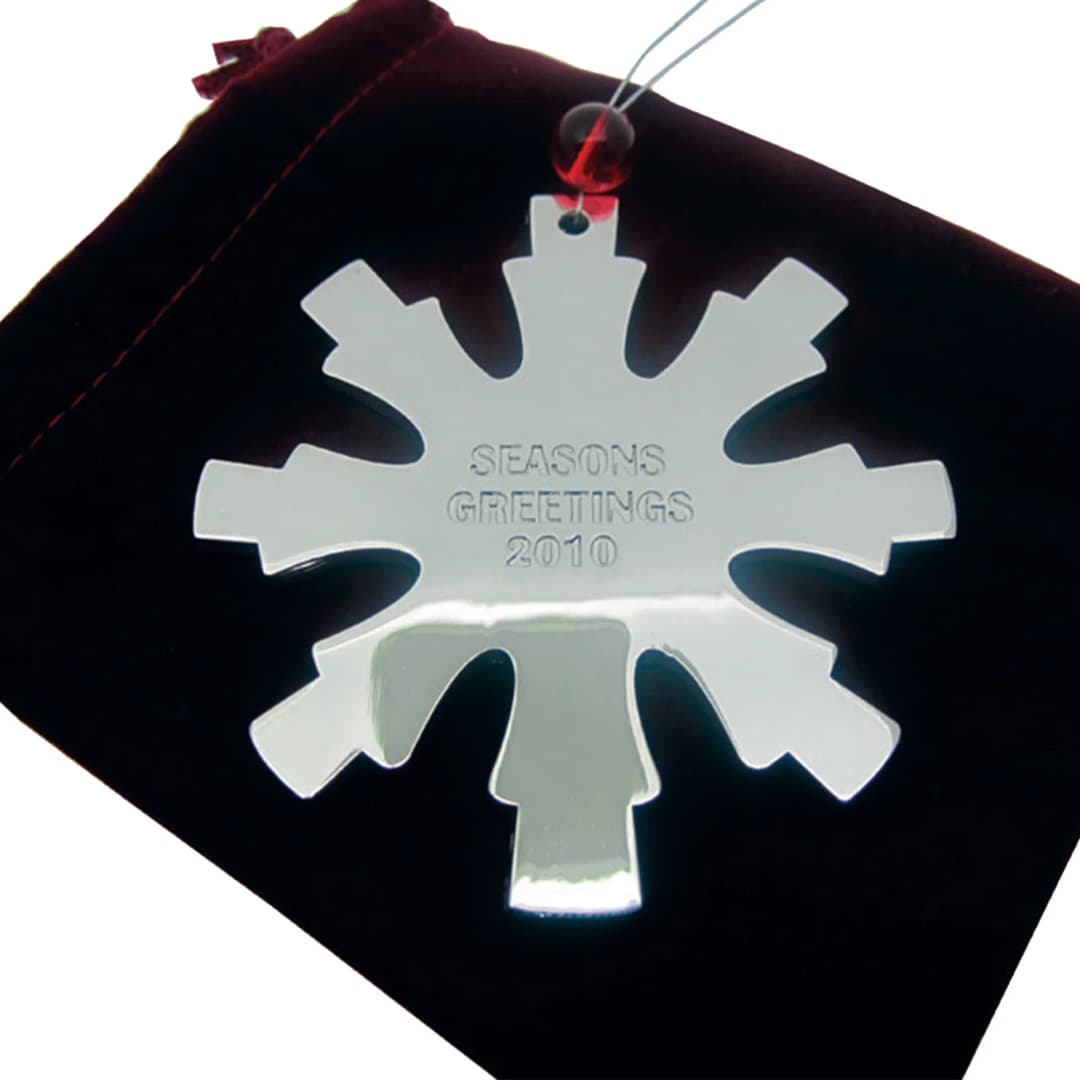 Shiny Zinc Cast Ornament: 3" W X 3" H